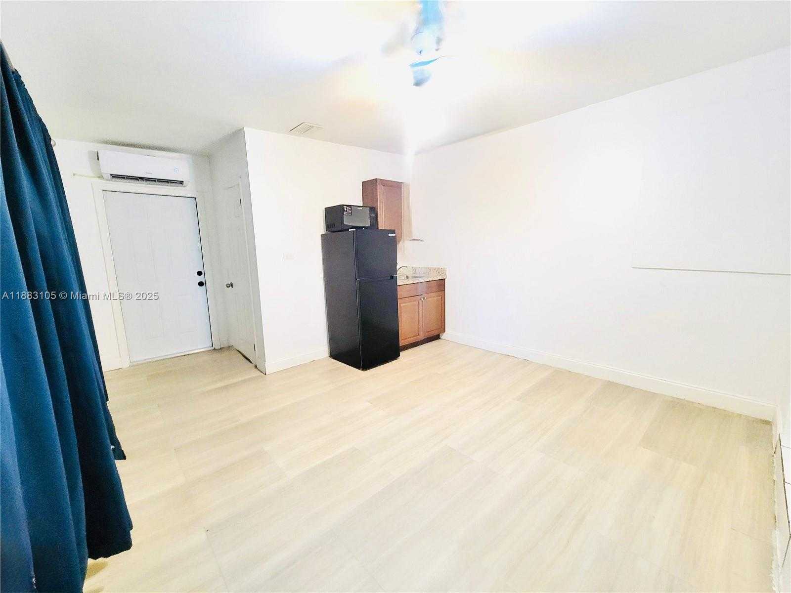 Small Image of 6730 CHARLESTON ST #B-2, Hollywood Number 8