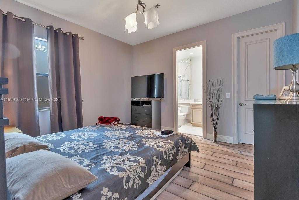 Small Image of 17931 LAKE AZURE WAY, Boca Raton Number 36