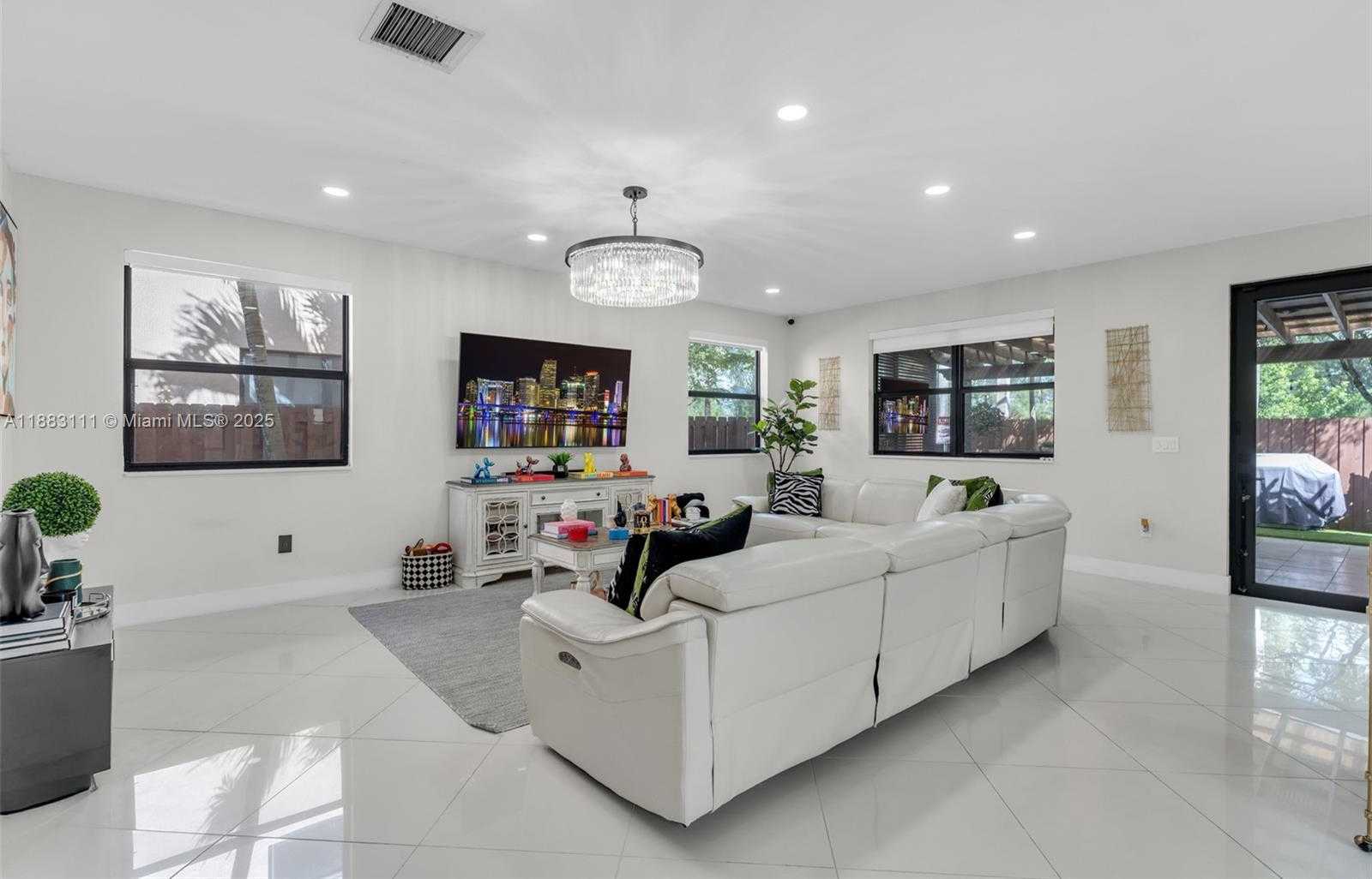 Small Image of 9805 NORTH WEST 89TH TER, Doral Number 10