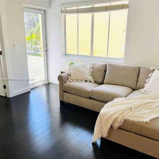 Small Image of 551 MICHIGAN AVE #123, Miami Beach Number 2