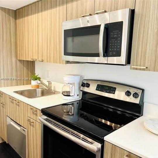 Small Image of 551 MICHIGAN AVE #123, Miami Beach Number 4