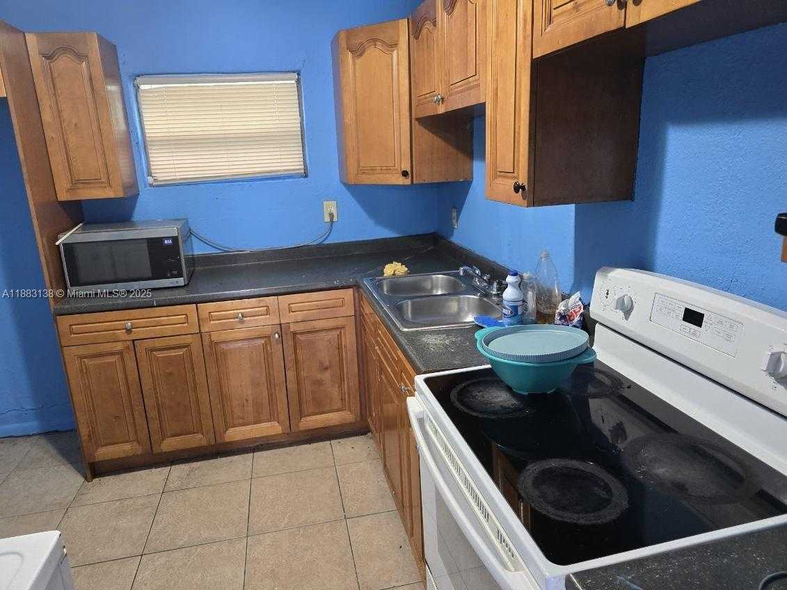 Small Image of 2237 SIMMS ST, Hollywood Number 4