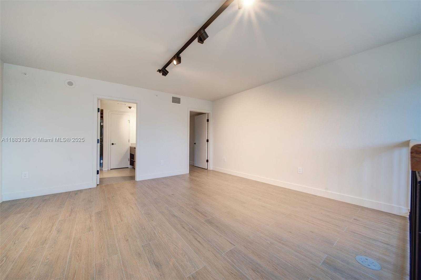 Small Image of 1500 BAY RD #T-1522, Miami Beach Number 22