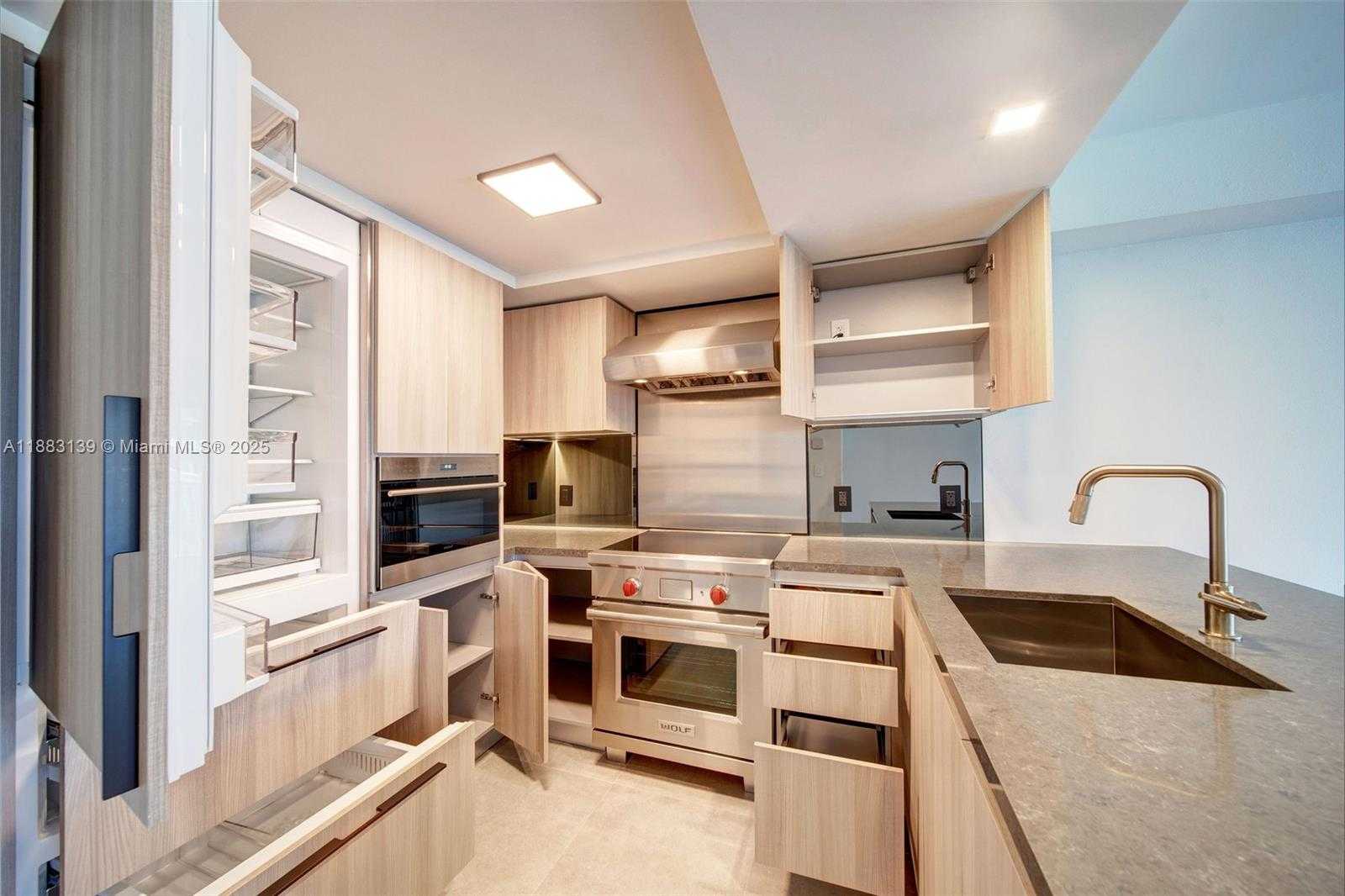 Small Image of 1500 BAY RD #T-1522, Miami Beach Number 3