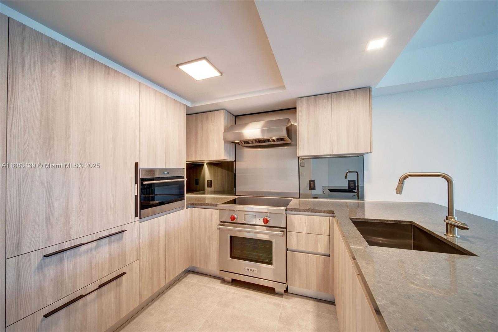 Small Image of 1500 BAY RD #T-1522, Miami Beach Number 4