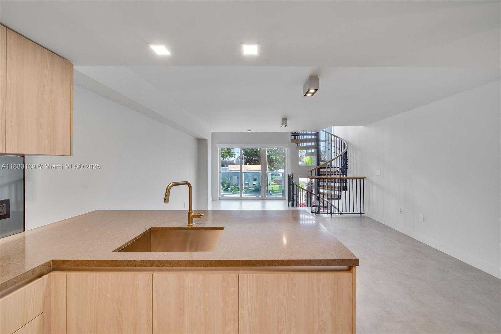 Small Image of 1500 BAY RD #T-1522, Miami Beach Number 5