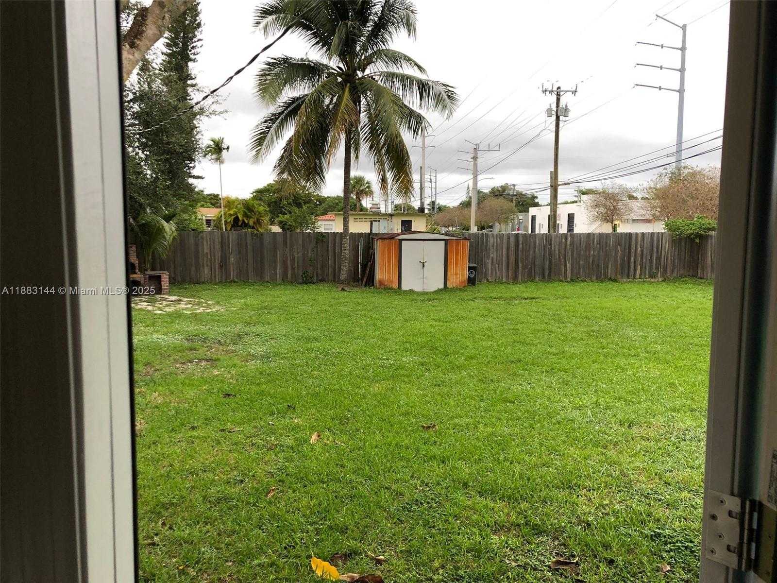 Small Image of 1385 NORTH EAST 129TH ST, North Miami Number 10