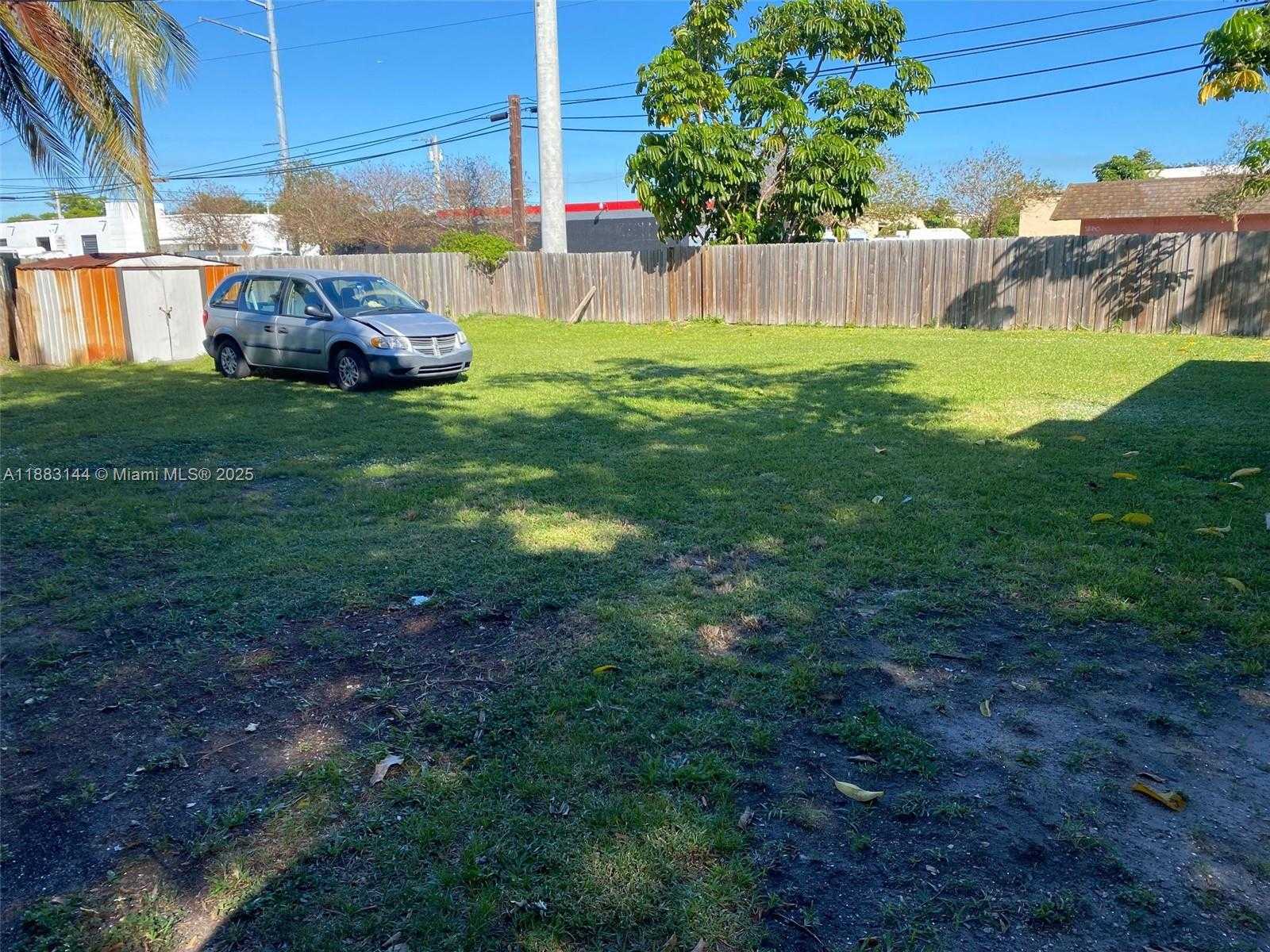 Small Image of 1385 NORTH EAST 129TH ST, North Miami Number 2