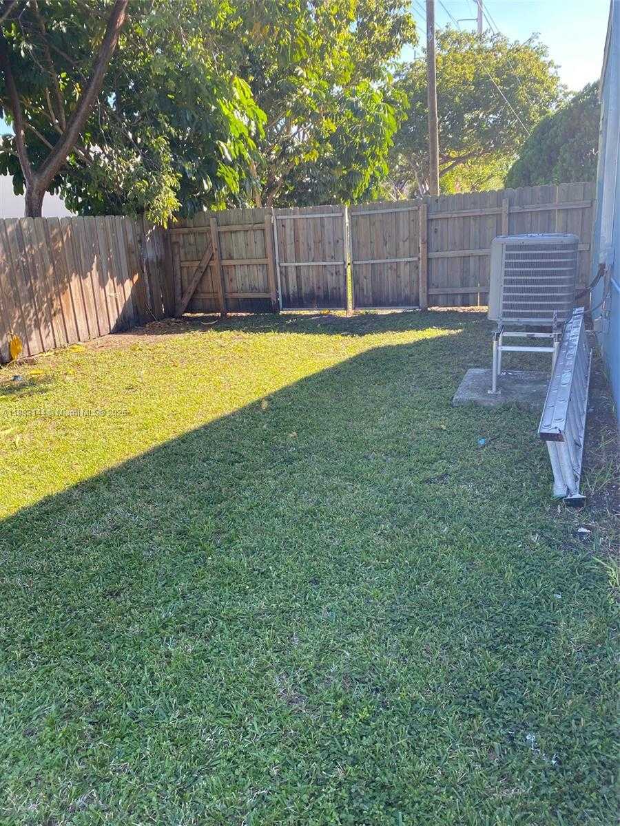 Small Image of 1385 NORTH EAST 129TH ST, North Miami Number 3