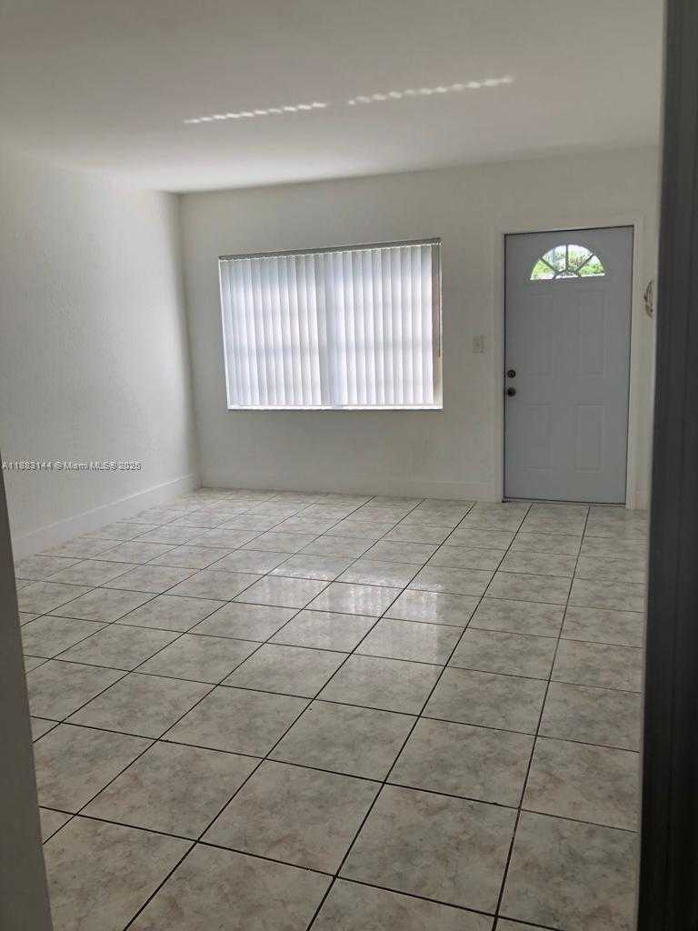 Small Image of 1385 NORTH EAST 129TH ST, North Miami Number 4