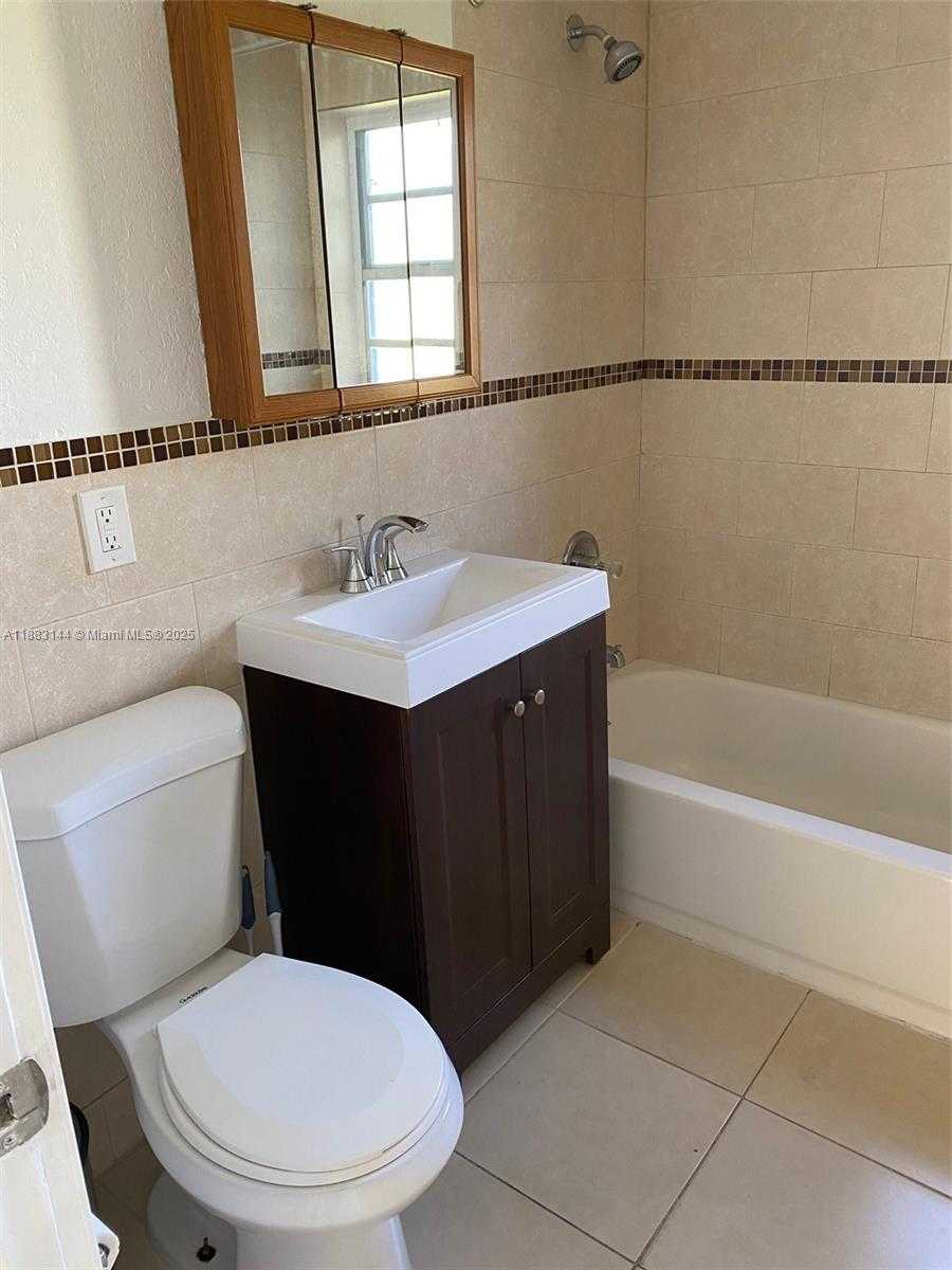 Small Image of 1385 NORTH EAST 129TH ST, North Miami Number 6