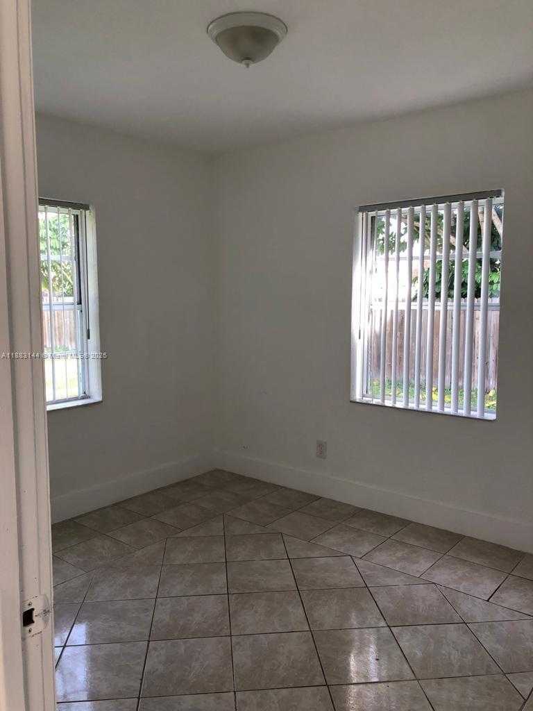 Small Image of 1385 NORTH EAST 129TH ST, North Miami Number 7