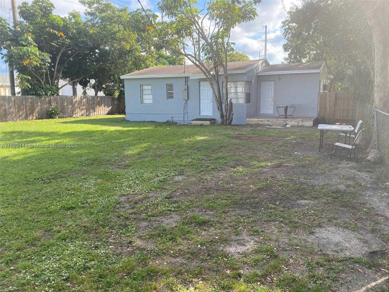 Small Image of 1385 NORTH EAST 129TH ST, North Miami Number 9