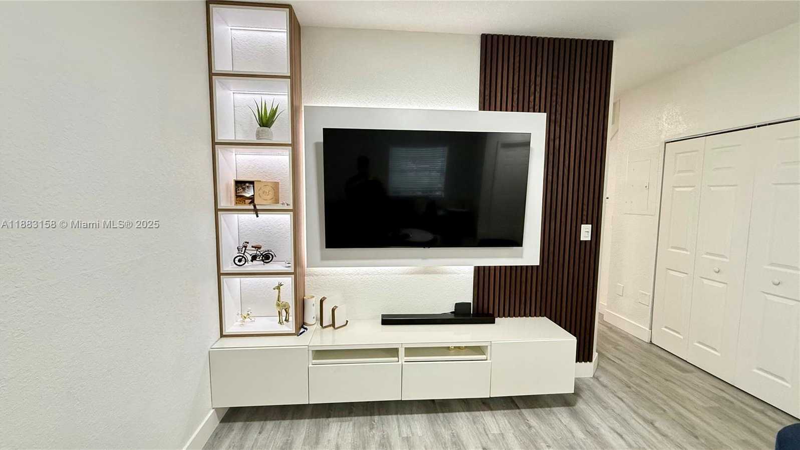 Small Image of 5725 NORTH WEST 114TH PATH #114, Doral Number 4