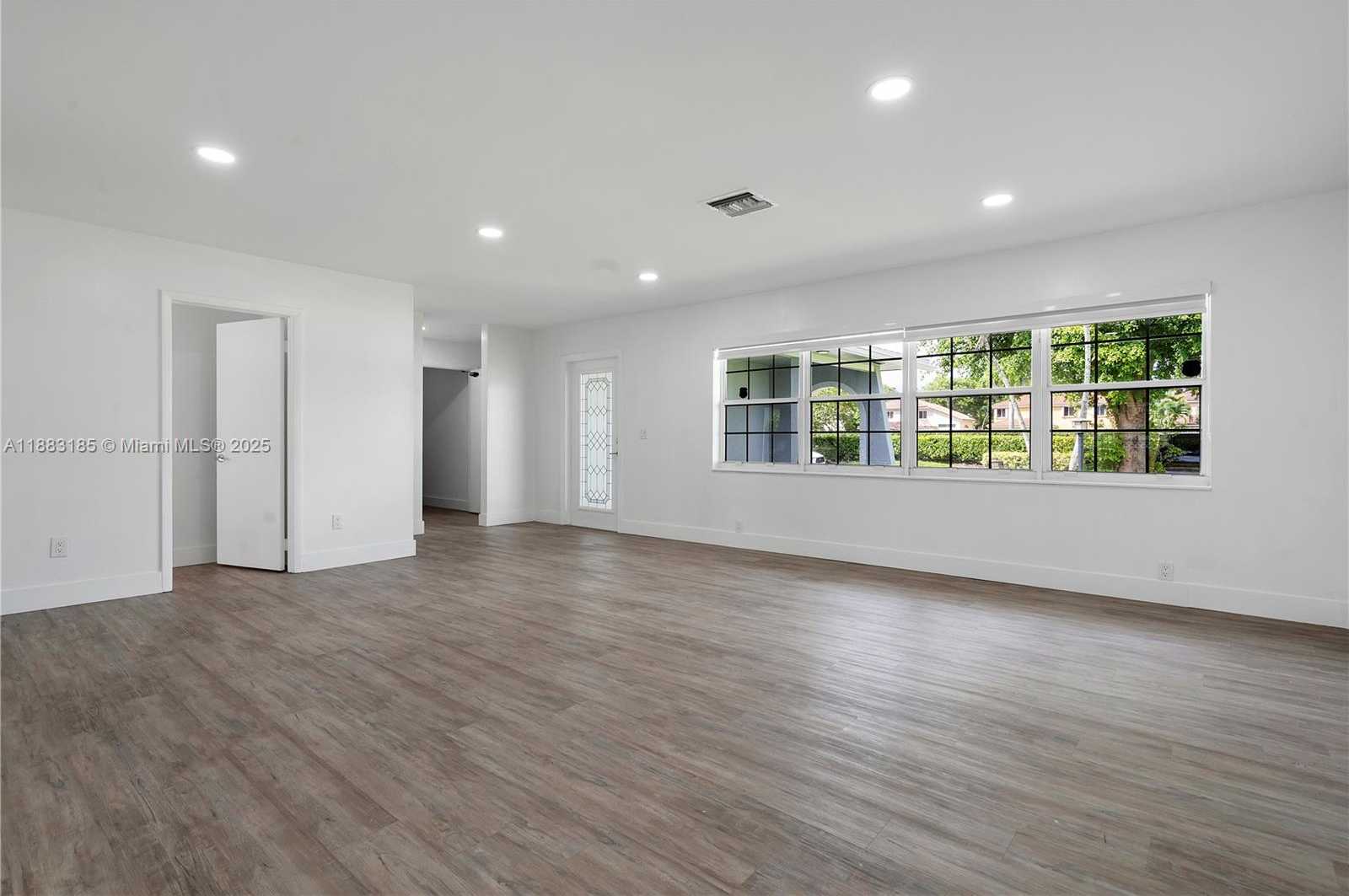 Small Image of 11240 SHERIDAN ST #11240, Pembroke Pines Number 10
