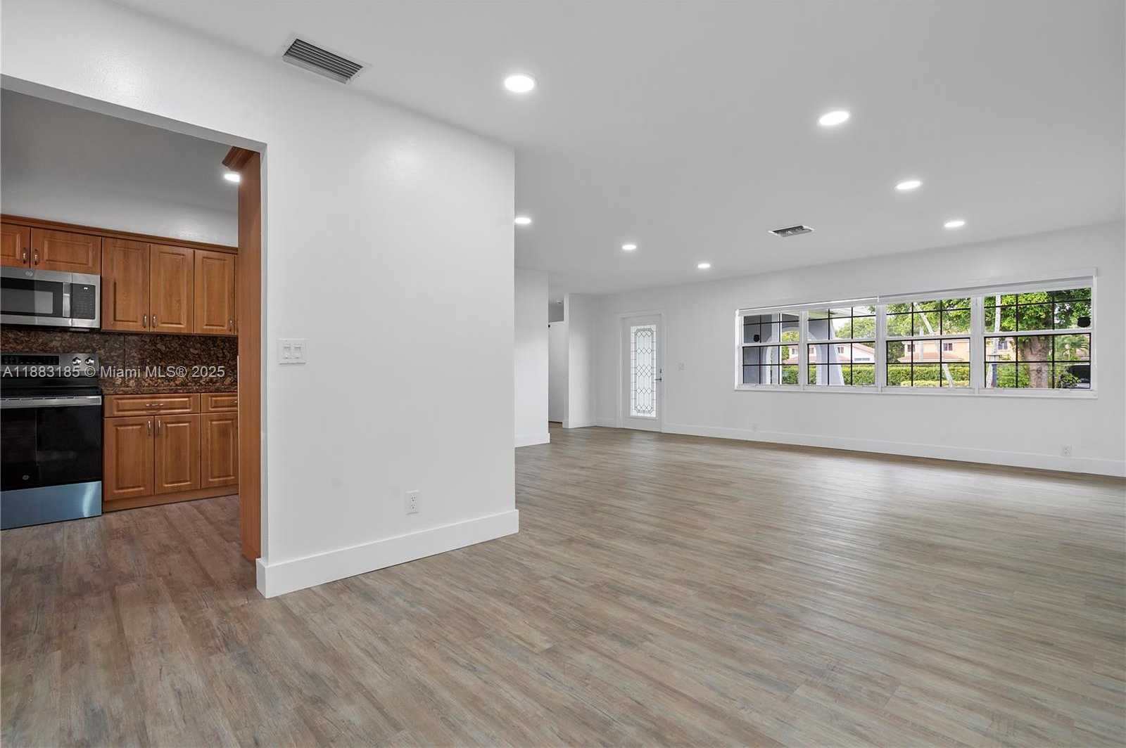 Small Image of 11240 SHERIDAN ST #11240, Pembroke Pines Number 16