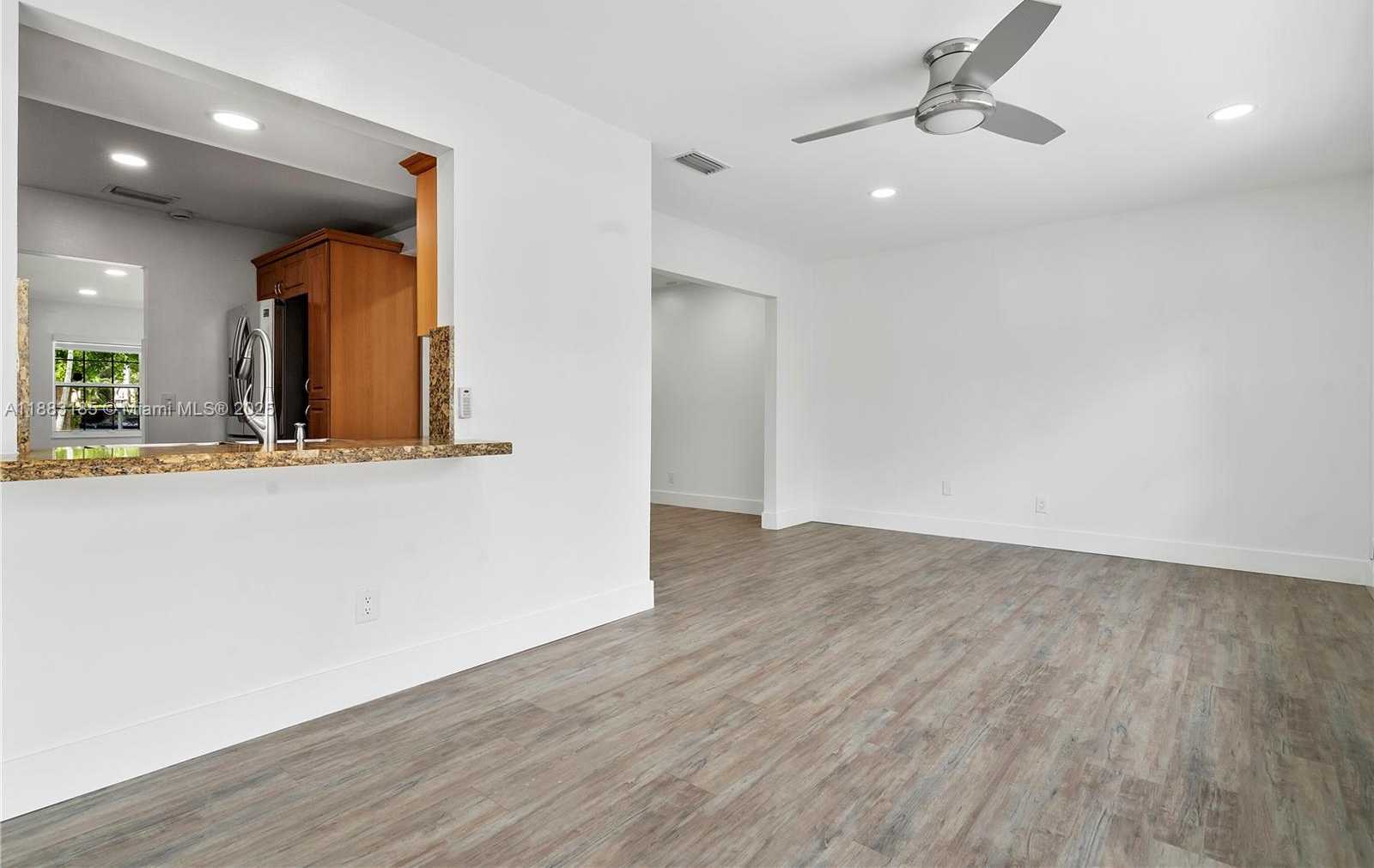 Small Image of 11240 SHERIDAN ST #11240, Pembroke Pines Number 17
