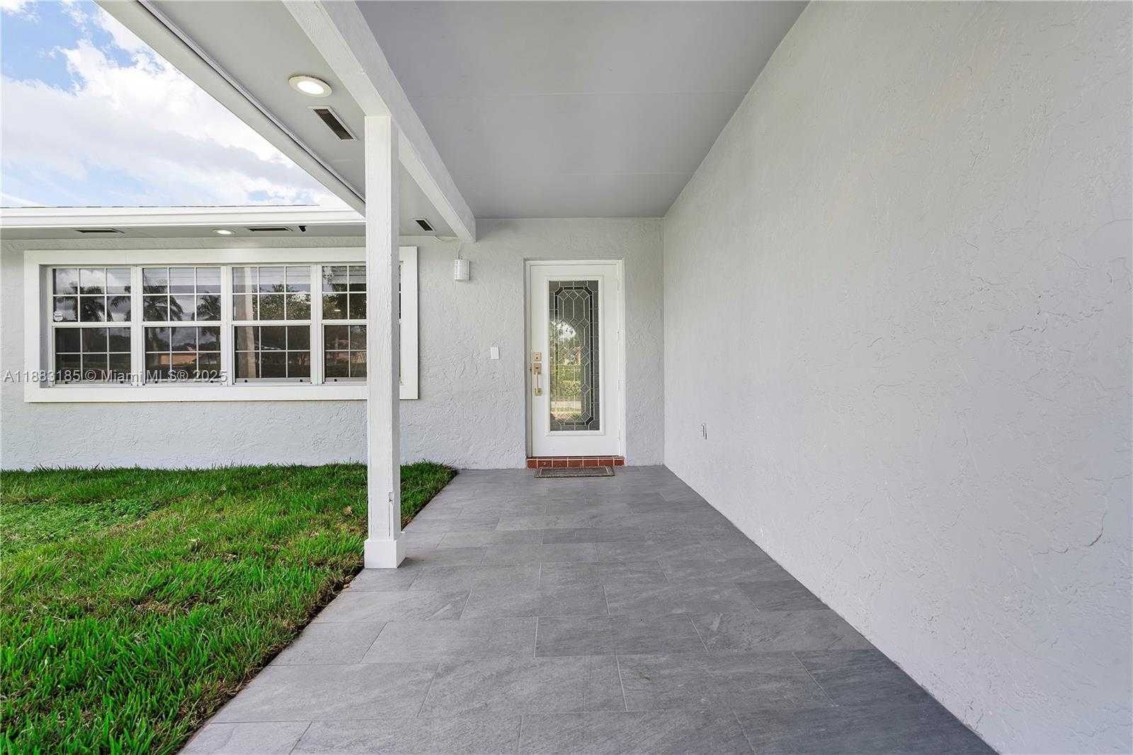 Small Image of 11240 SHERIDAN ST #11240, Pembroke Pines Number 5