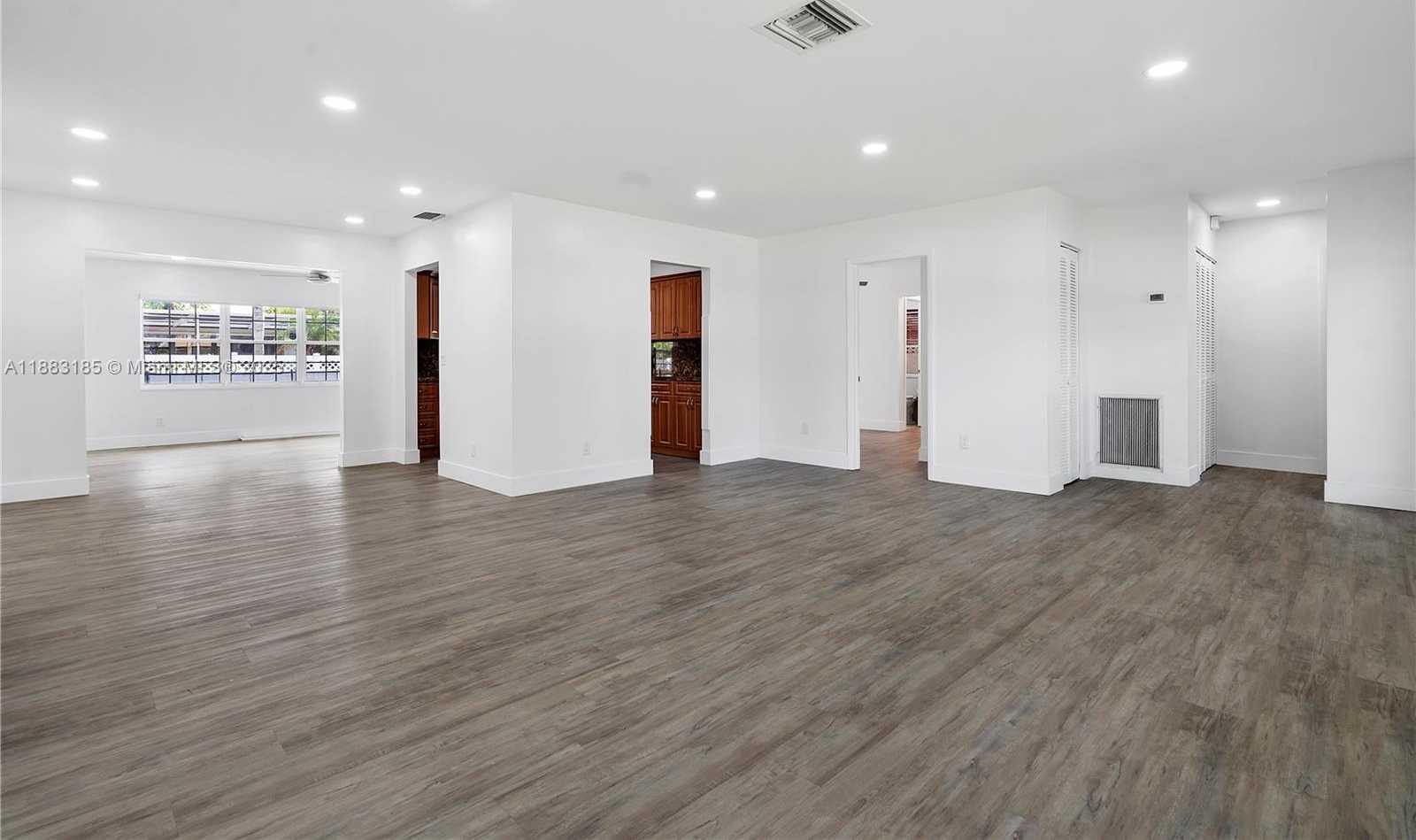 Small Image of 11240 SHERIDAN ST #11240, Pembroke Pines Number 9