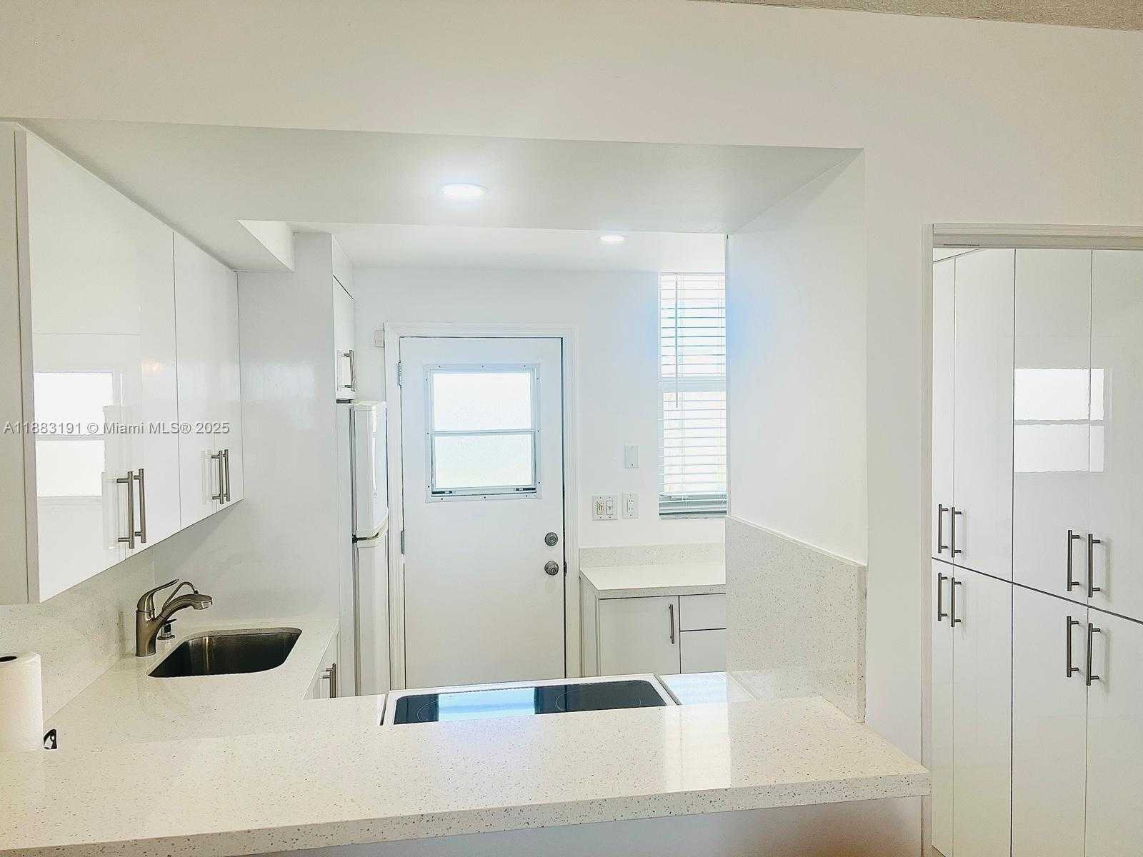 Small Image of 3020 MARCOS DR #S509, Aventura Number 3