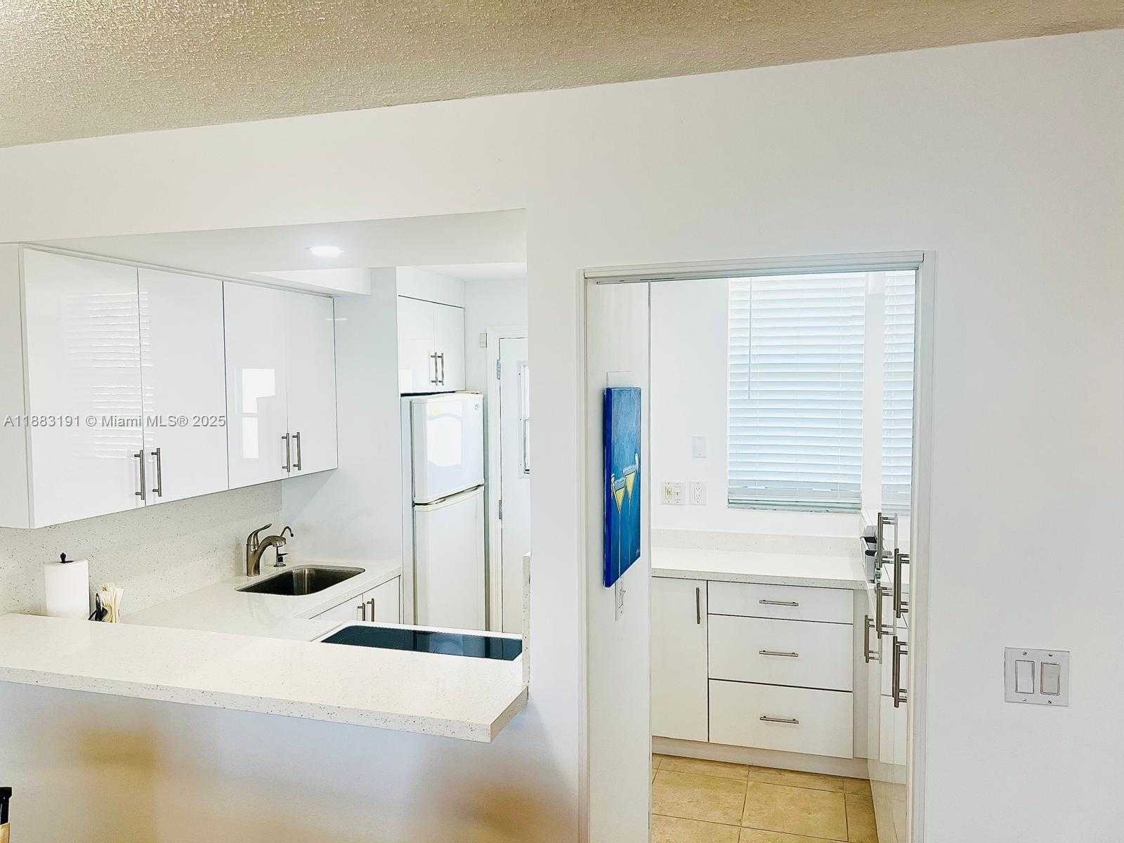 Small Image of 3020 MARCOS DR #S509, Aventura Number 4