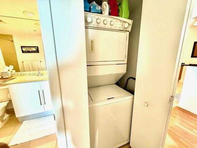 Small Image of 325 SOUTH BISCAYNE BLVD #2924, Miami Number 11