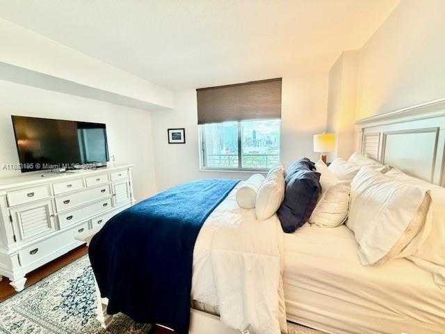 Small Image of 325 SOUTH BISCAYNE BLVD #2924, Miami Number 15