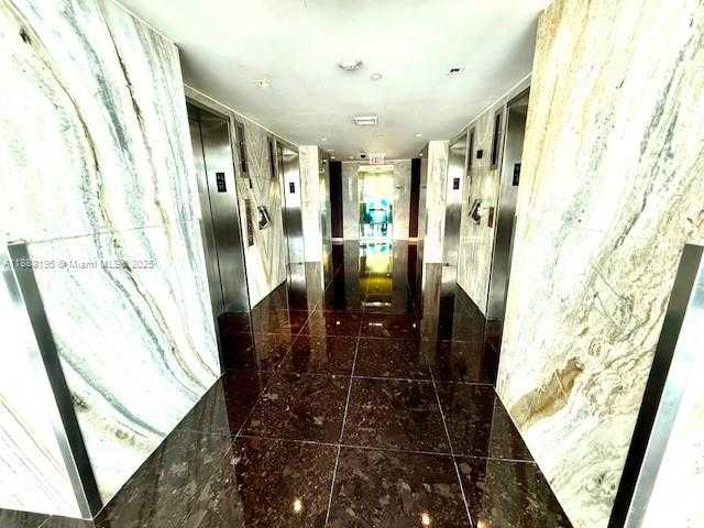 Small Image of 325 SOUTH BISCAYNE BLVD #2924, Miami Number 25