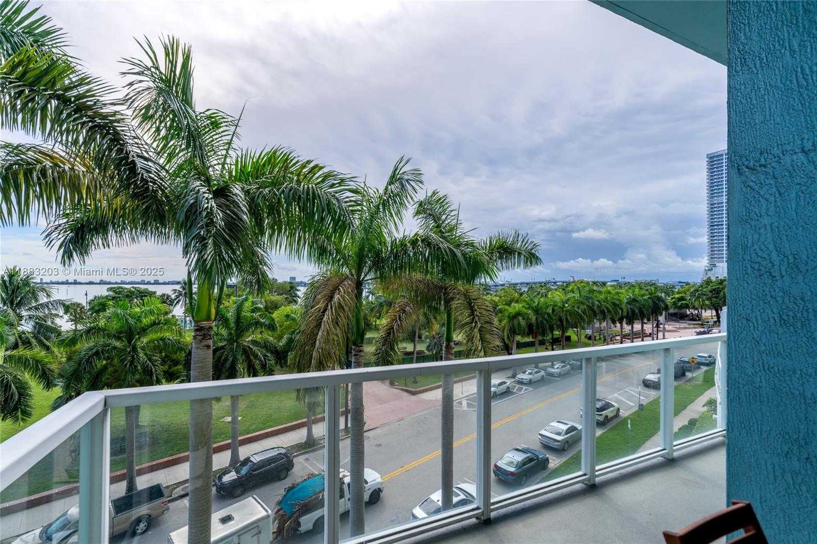 Small Image of 1900 NORTH BAYSHORE DR #602, Miami Number 6