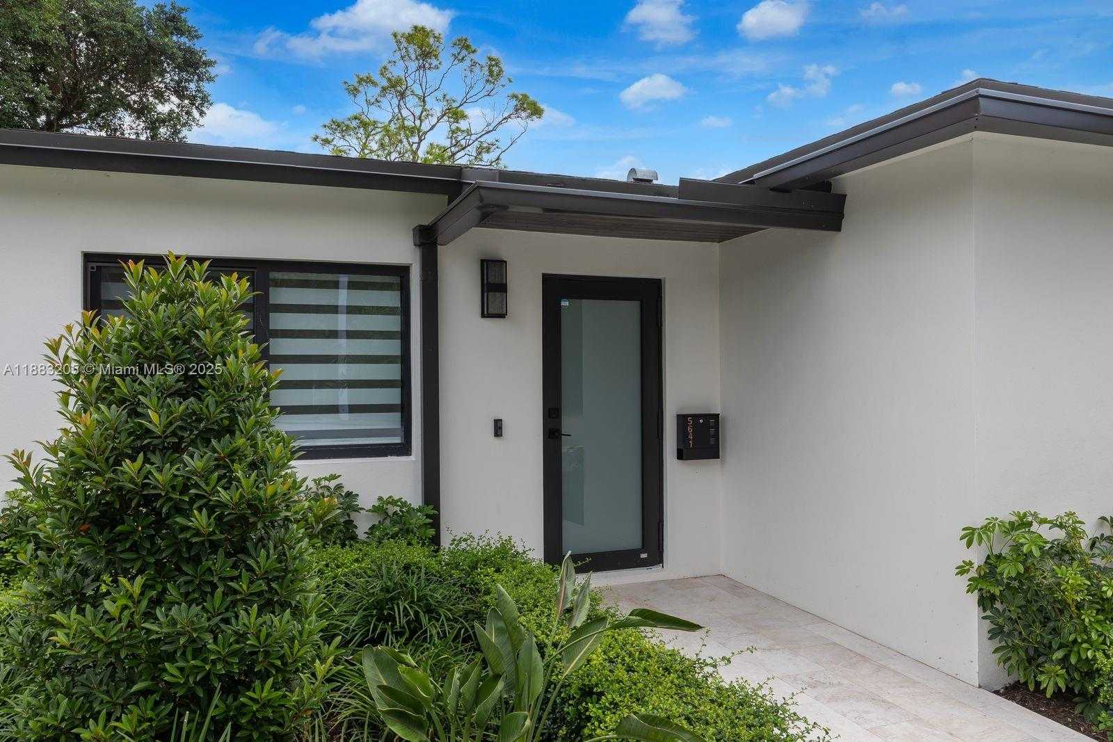 Small Image of 5641 SOUTH WEST 67TH AVE, South Miami Number 2