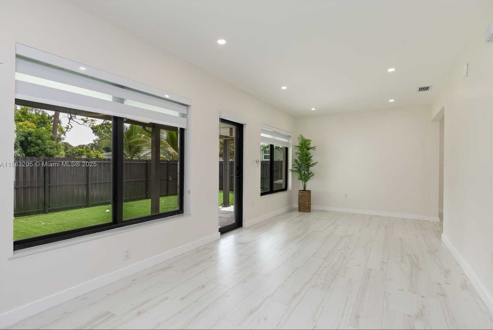 Small Image of 5641 SOUTH WEST 67TH AVE, South Miami Number 23