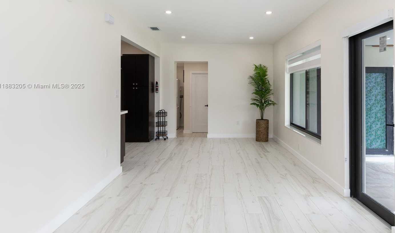 Small Image of 5641 SOUTH WEST 67TH AVE, South Miami Number 25