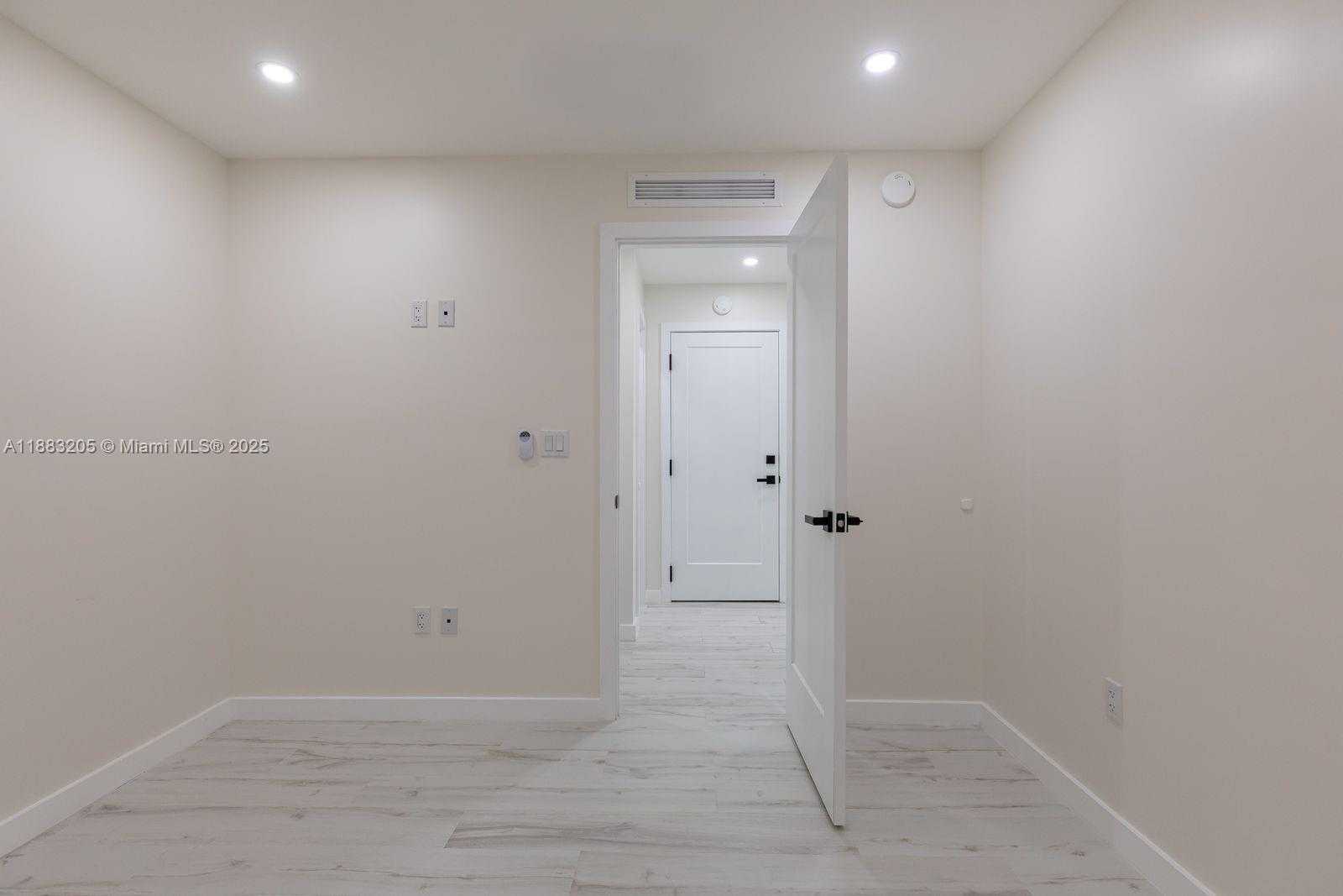 Small Image of 5641 SOUTH WEST 67TH AVE, South Miami Number 29