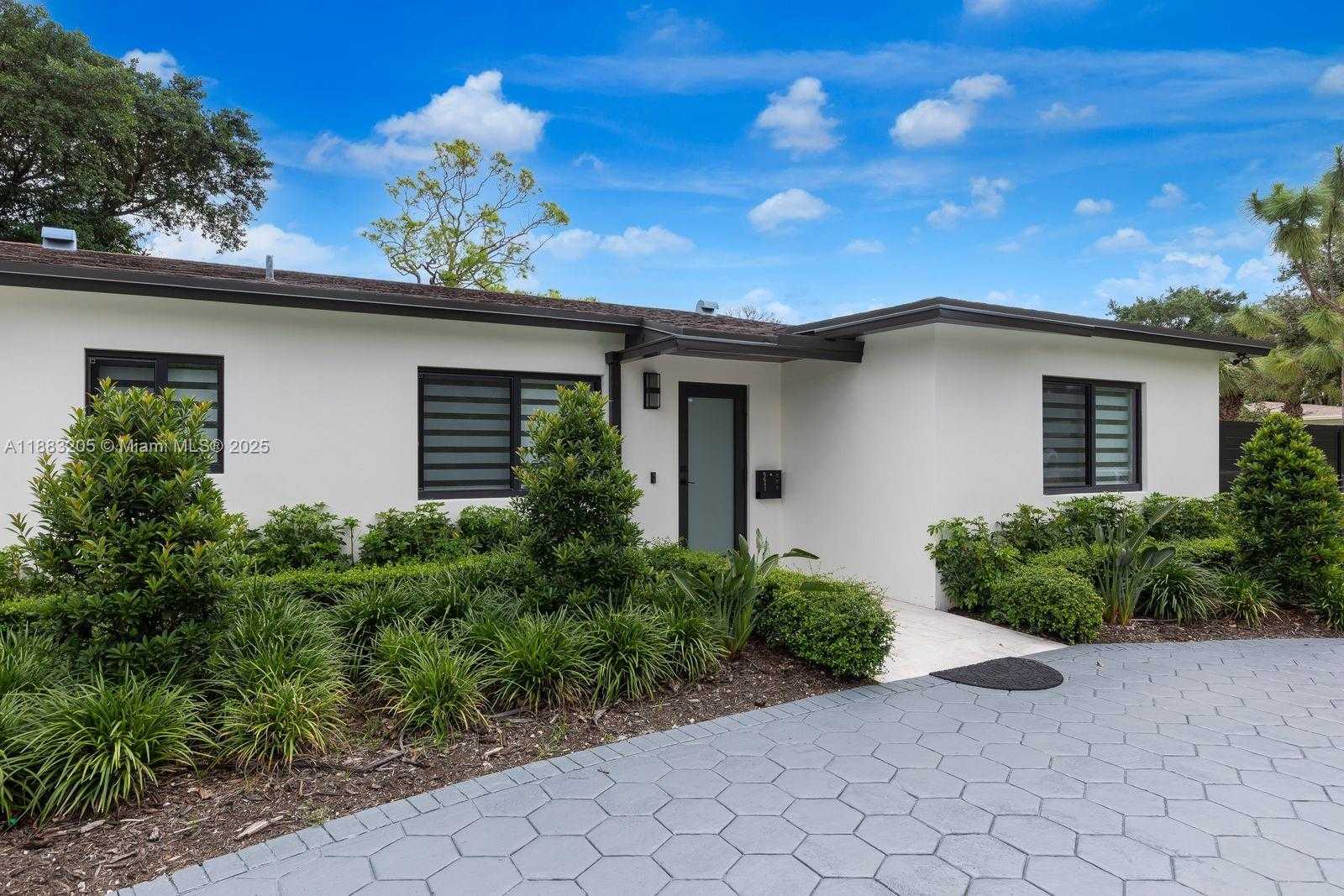 Small Image of 5641 SOUTH WEST 67TH AVE, South Miami Number 3