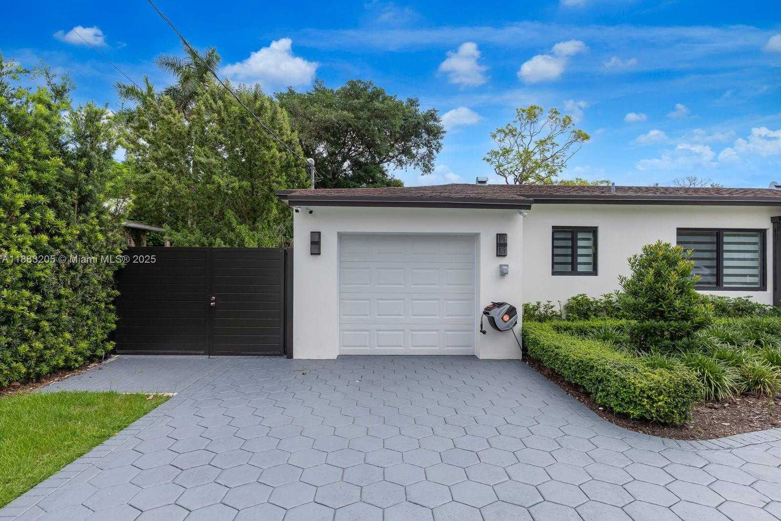 Small Image of 5641 SOUTH WEST 67TH AVE, South Miami Number 4