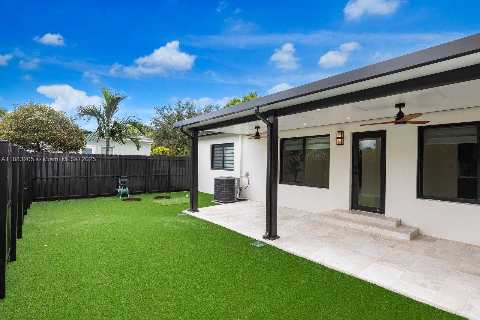 Small Image of 5641 SOUTH WEST 67TH AVE, South Miami Number 8