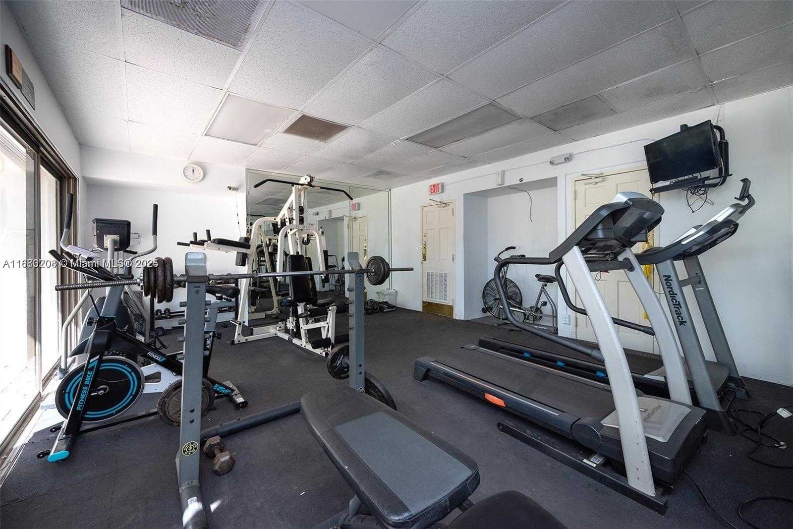 Small Image of 20500 WEST COUNTRY CLUB DR #614, Aventura Number 19