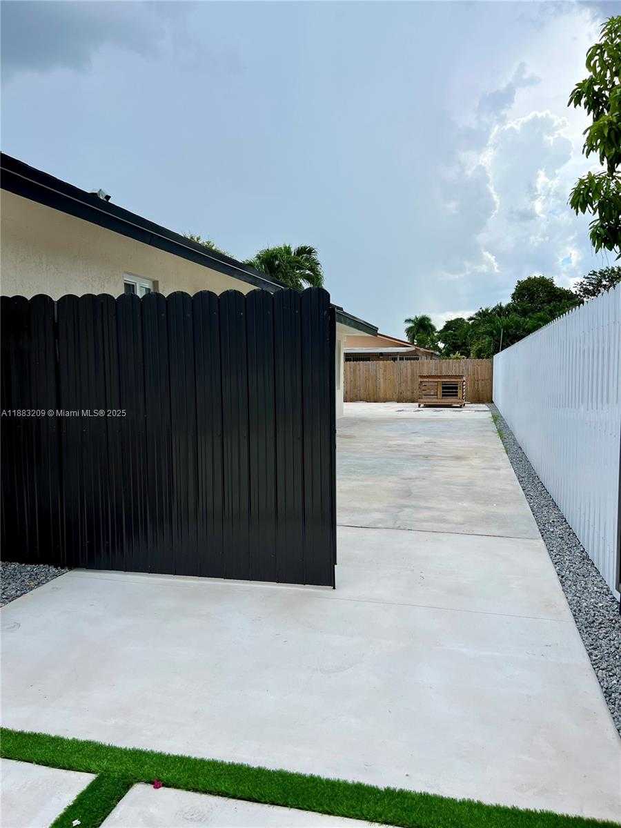 Small Image of 20848 SOUTH WEST 118TH AVE #20848, Miami Number 23