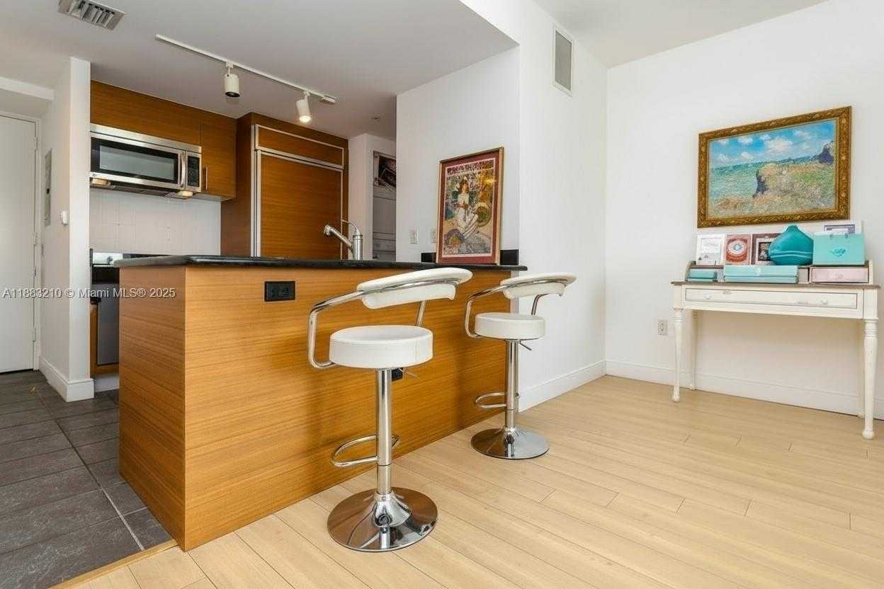 Small Image of 50 BISCAYNE BLVD #4707, Miami Number 3
