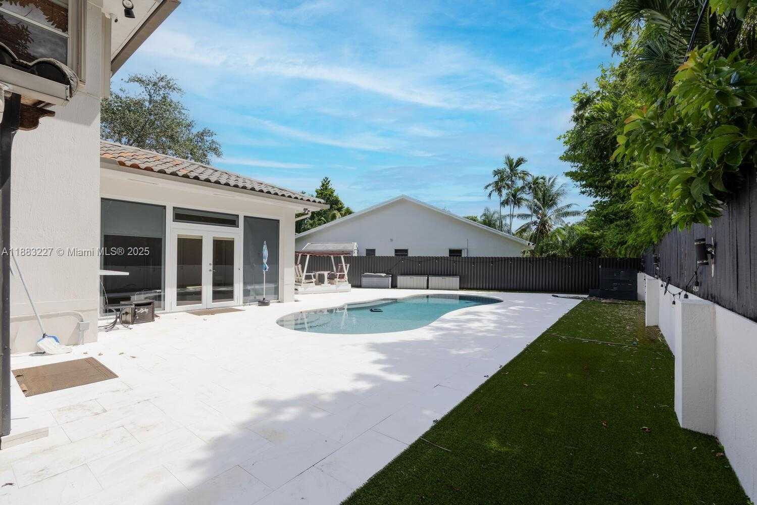 Small Image of 5740 SOUTH WEST 59TH PL, South Miami Number 4