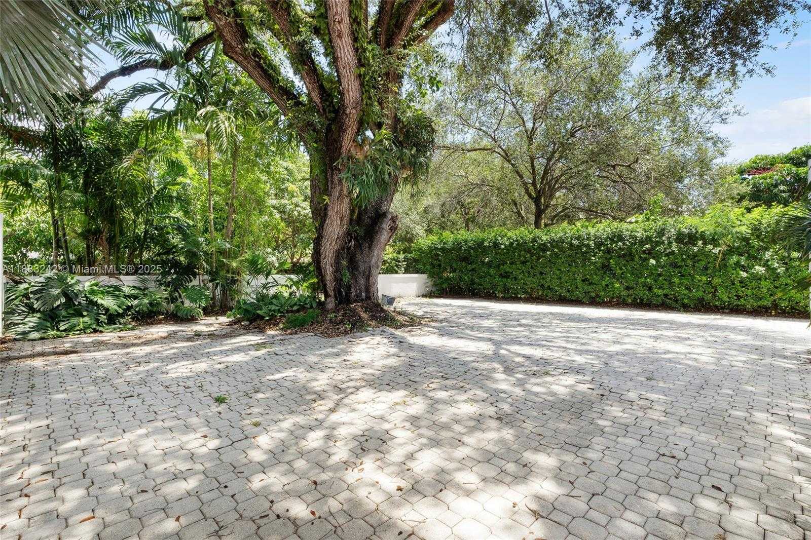 Small Image of 5810 MAGGIORE ST #5810, Coral Gables Number 10