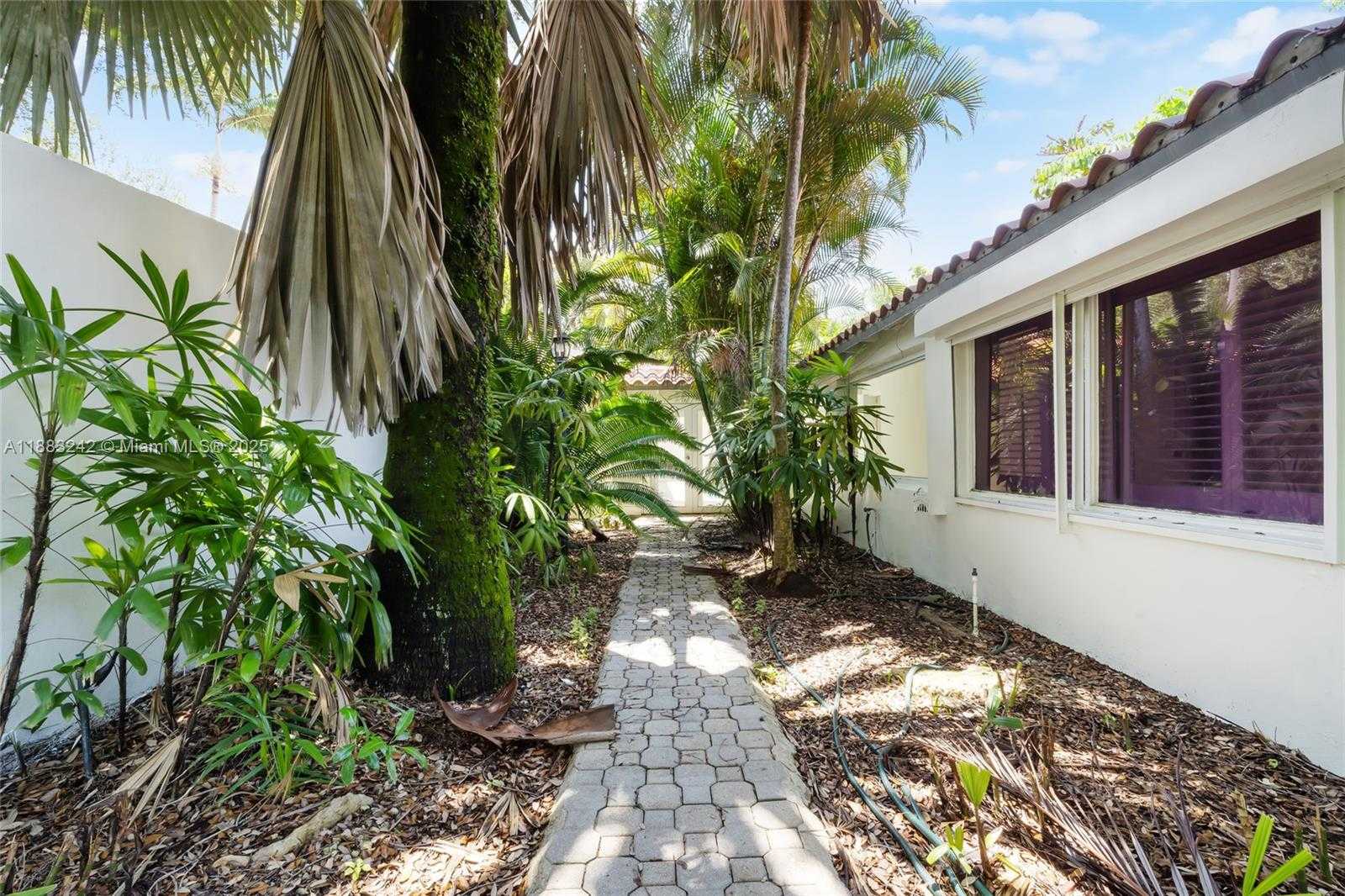 Small Image of 5810 MAGGIORE ST #5810, Coral Gables Number 11