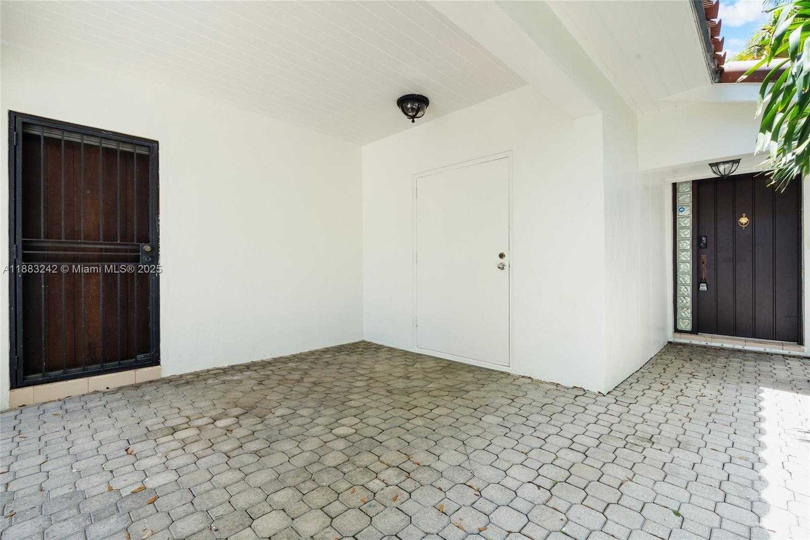 Small Image of 5810 MAGGIORE ST #5810, Coral Gables Number 12