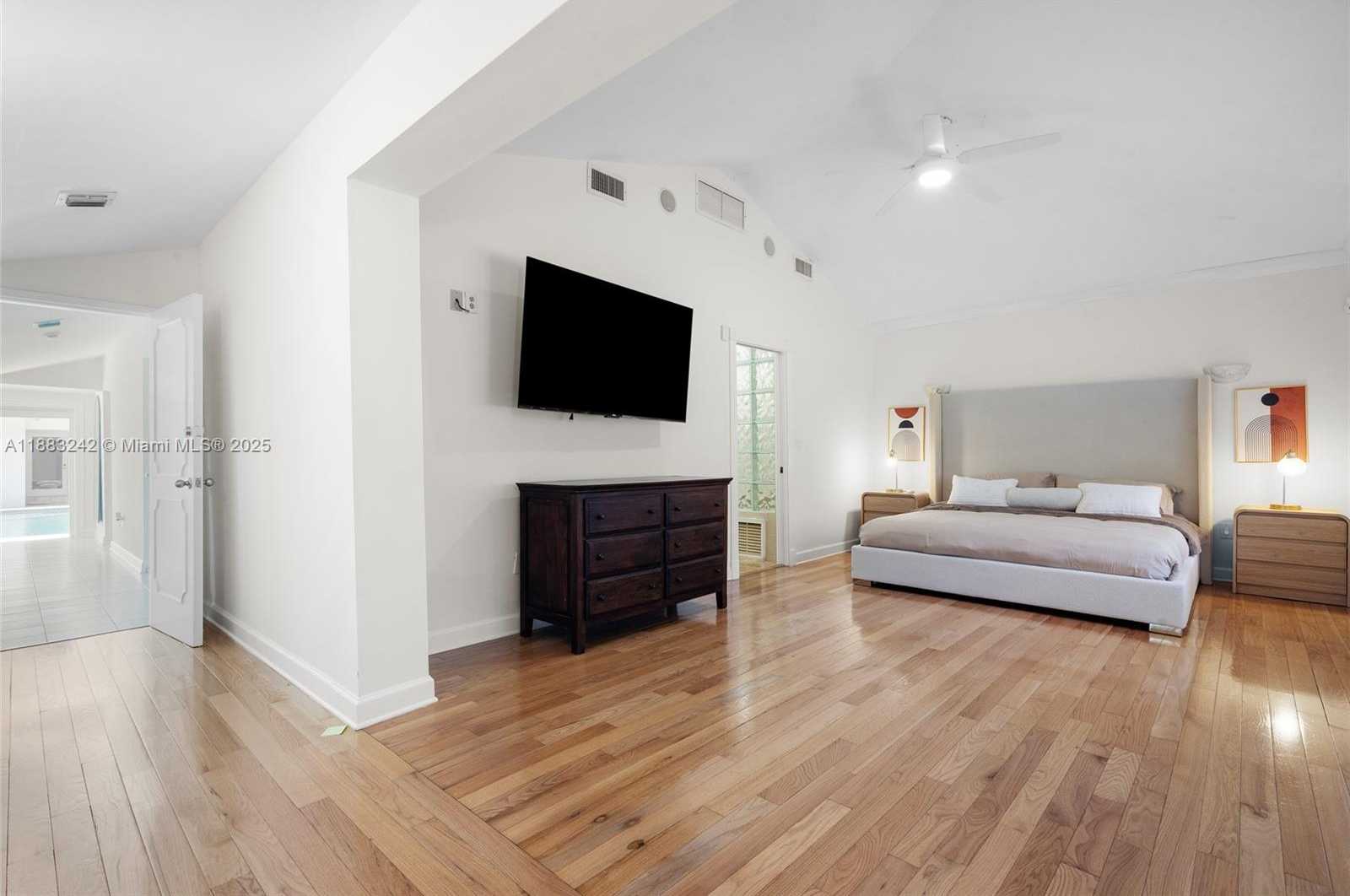 Small Image of 5810 MAGGIORE ST #5810, Coral Gables Number 26