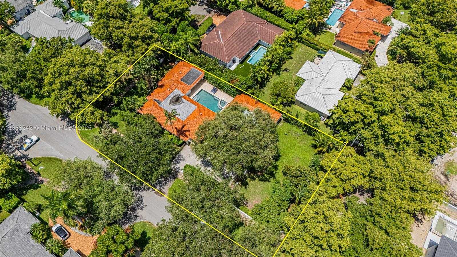 Small Image of 5810 MAGGIORE ST #5810, Coral Gables Number 3