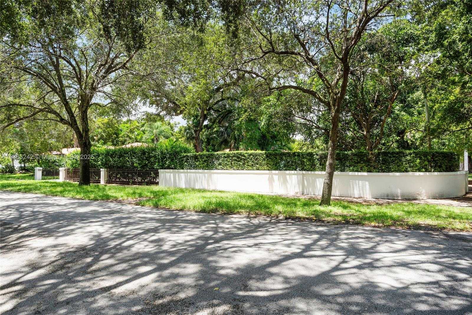 Small Image of 5810 MAGGIORE ST #5810, Coral Gables Number 5