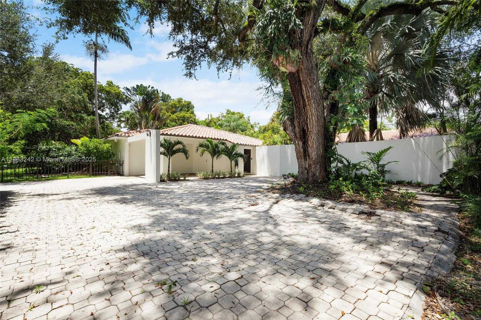 Small Image of 5810 MAGGIORE ST #5810, Coral Gables Number 8