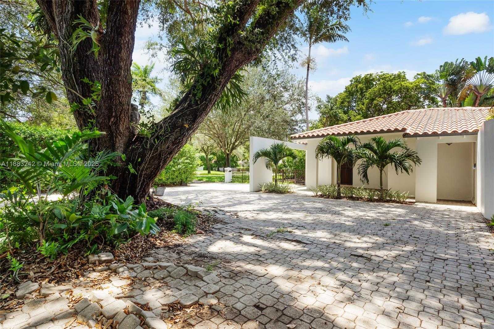 Small Image of 5810 MAGGIORE ST #5810, Coral Gables Number 9