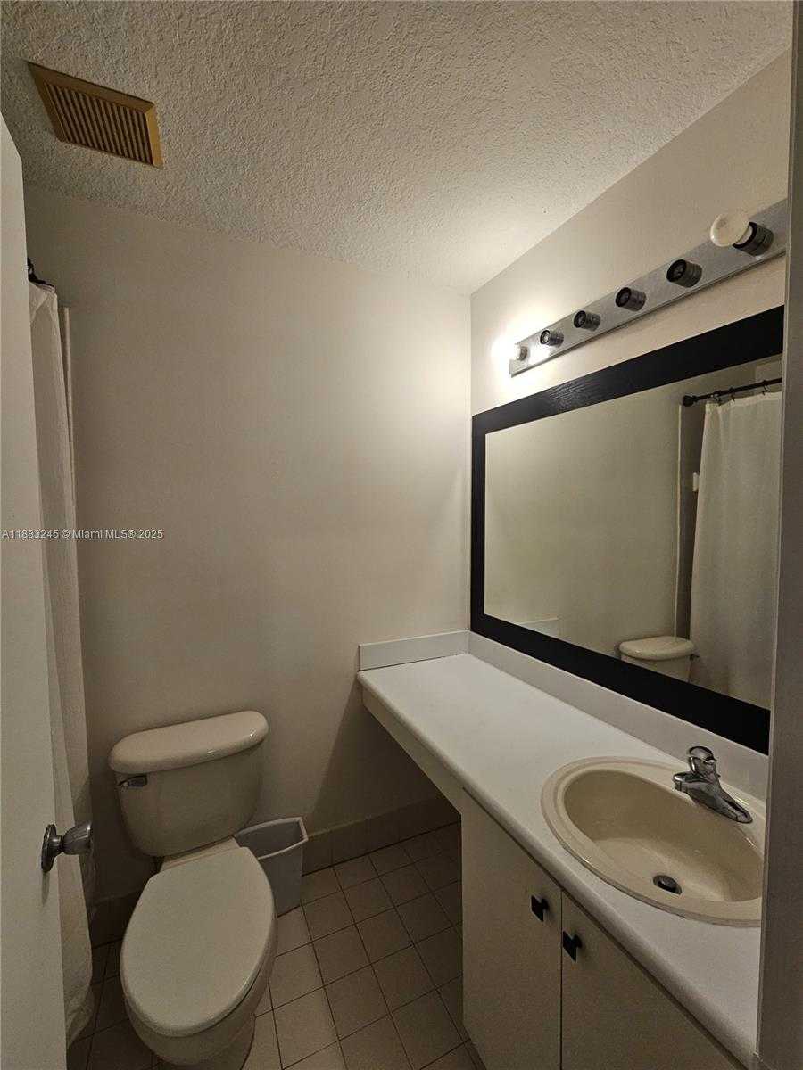 Small Image of 126 HIDDEN CT RD #27-D, Hollywood Number 11