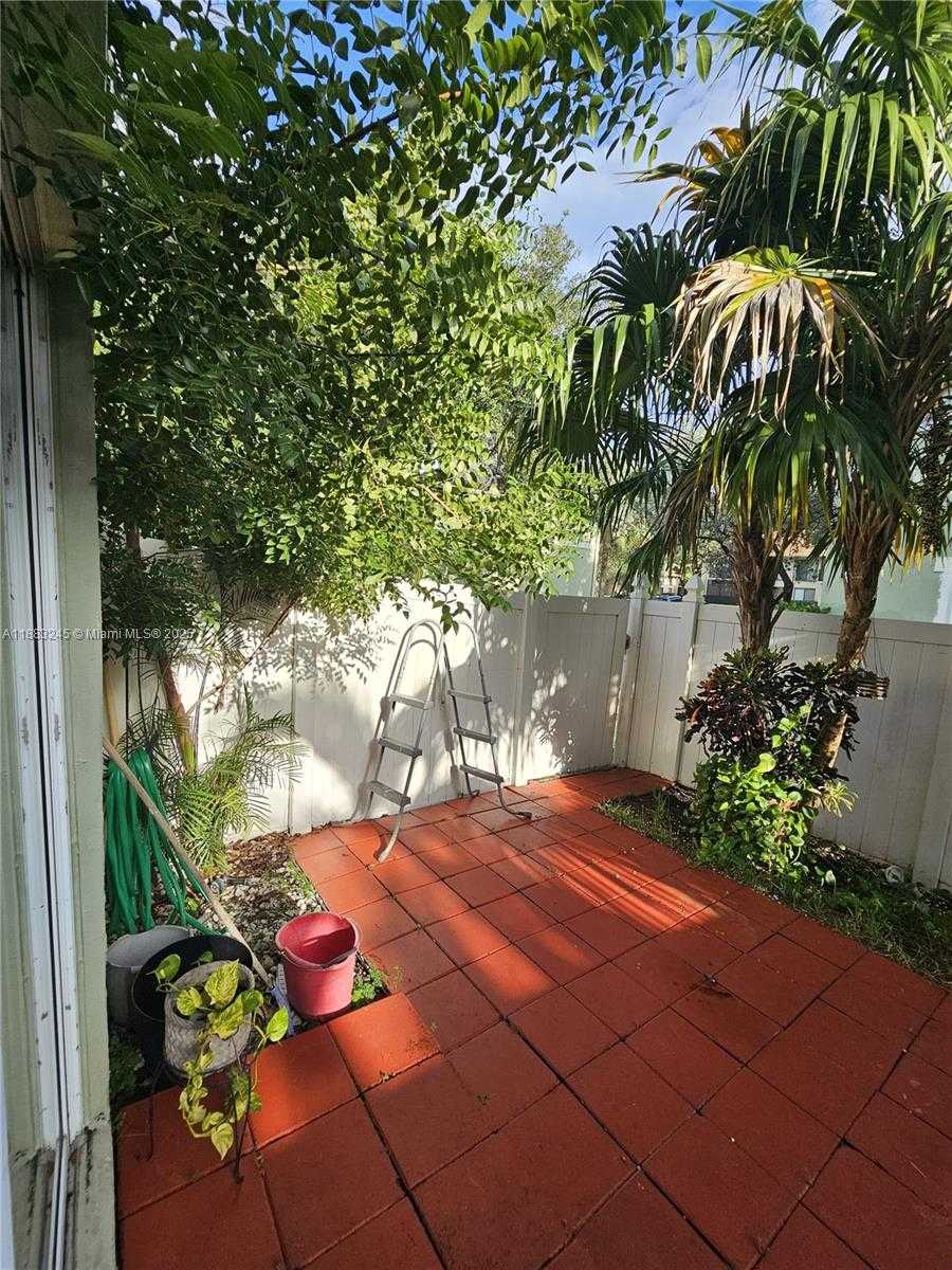 Small Image of 126 HIDDEN CT RD #27-D, Hollywood Number 13